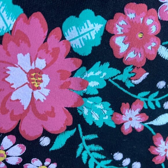 Venus floral decor cold shoulder top Black/ red/ size XL - Picture 3 of 8